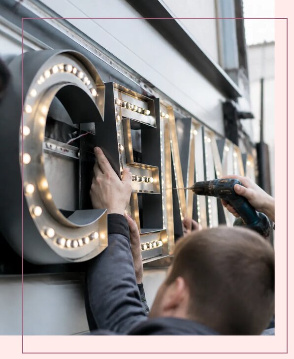 Световые буквы на раме в Великих Луке по цене от 6719 р. | Аванза-Вкл